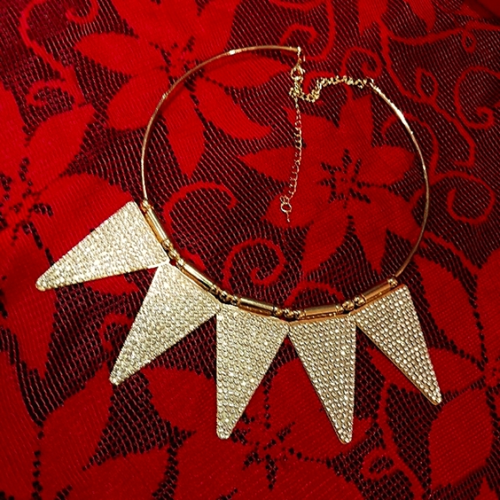 Collar statement necklace